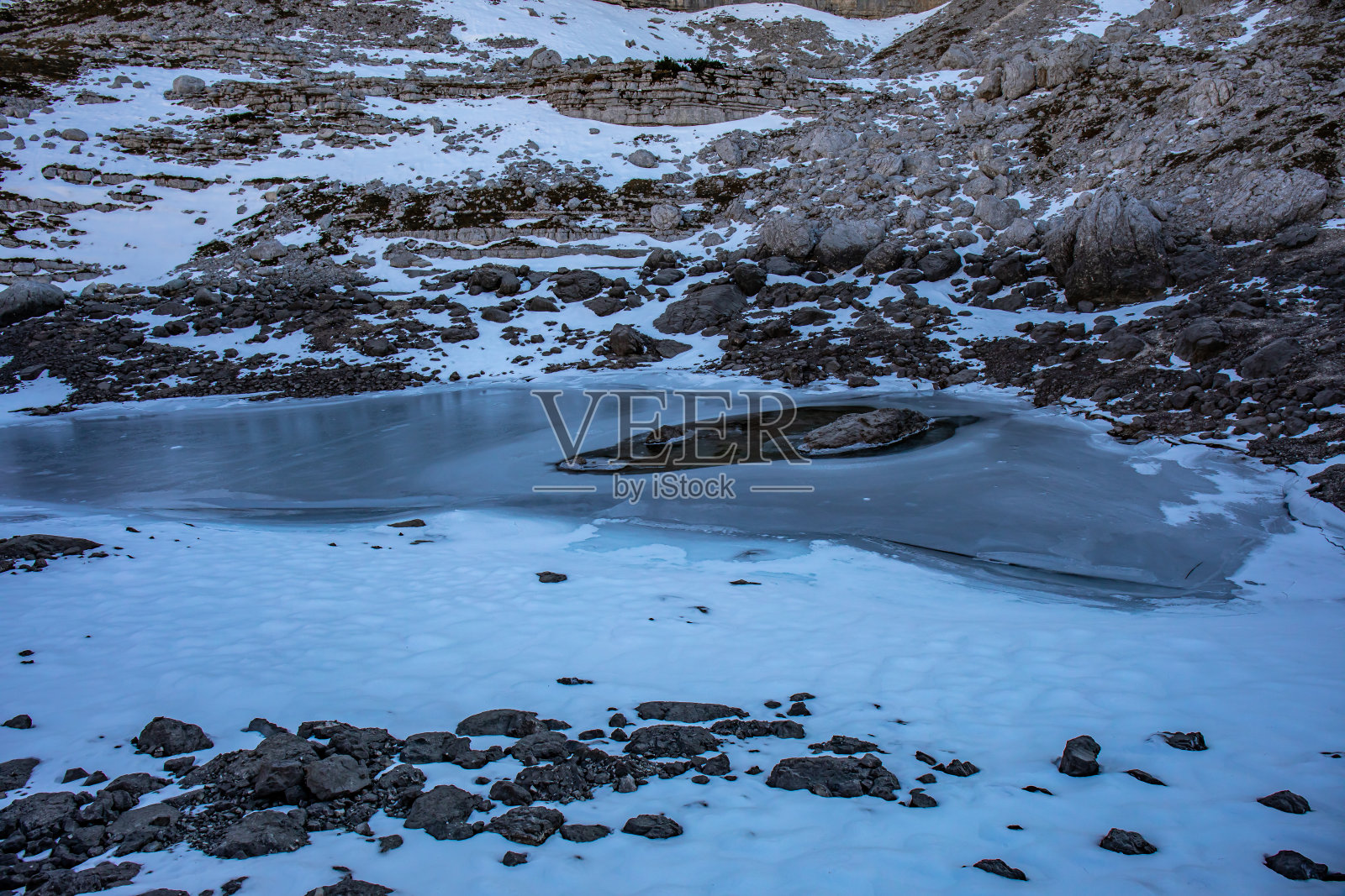 斯洛文尼亚朱利安阿尔卑斯山脉的七个特里格拉夫湖山谷照片摄影图片