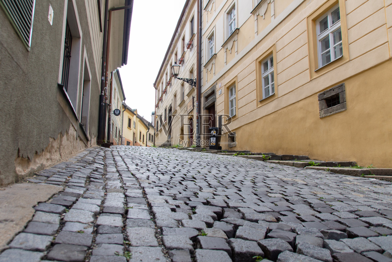 布拉迪斯拉发的老鹅卵石街道照片摄影图片