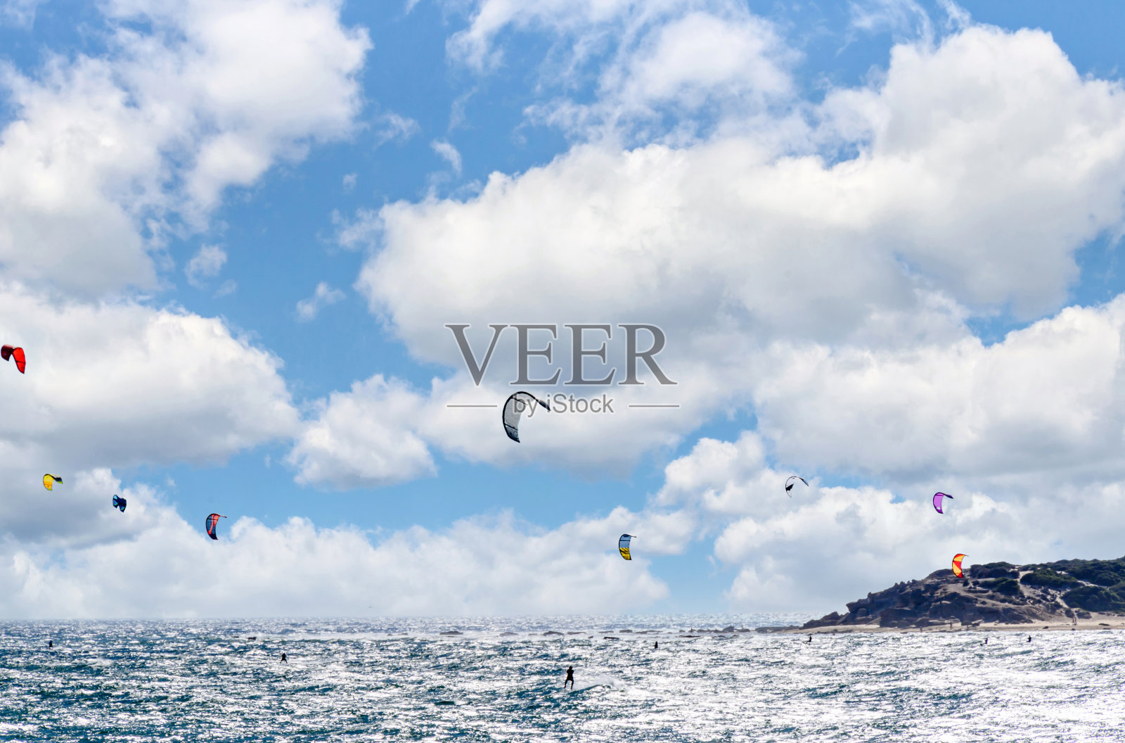 Kitesurfing on the beach of Los Caños de Meca, Barbate, Cadiz照片摄影图片