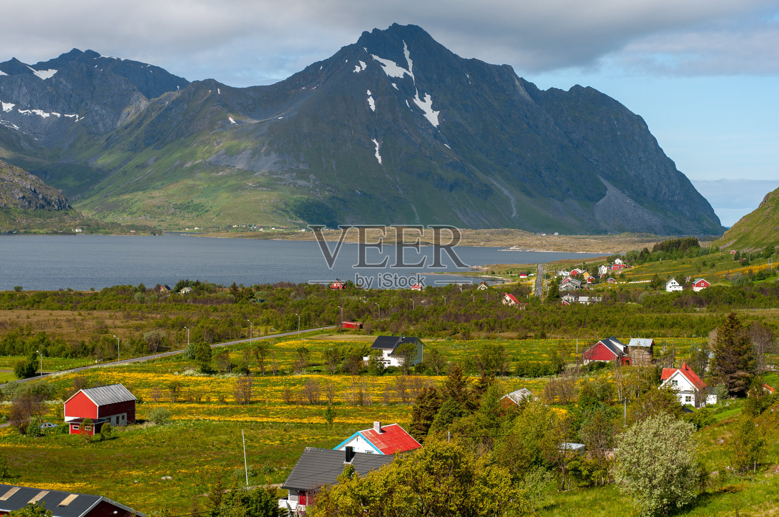挪威北部的一个偏远村庄照片摄影图片