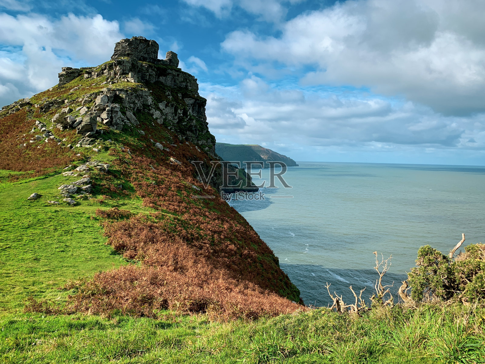 美丽的秋日阳光洒在岩石谷照片摄影图片