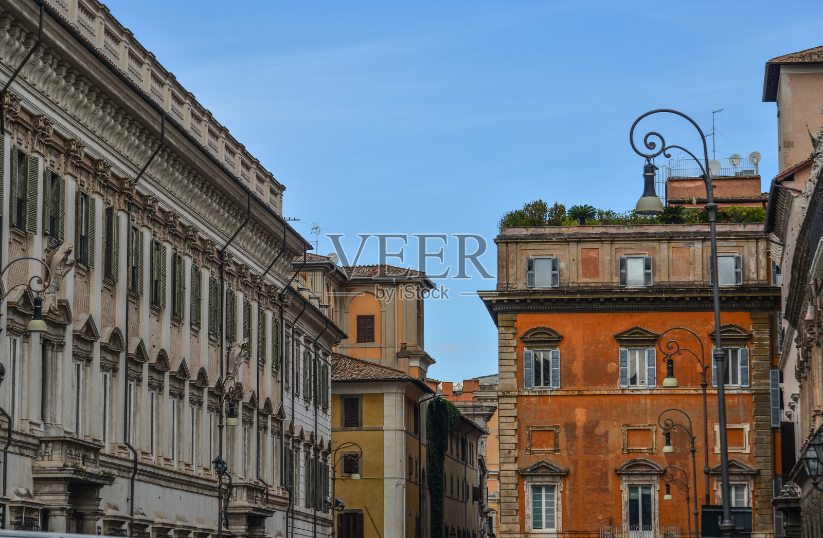 从普拉蒂区拍摄的罗马历史中心屋顶上的城市景观照片摄影图片