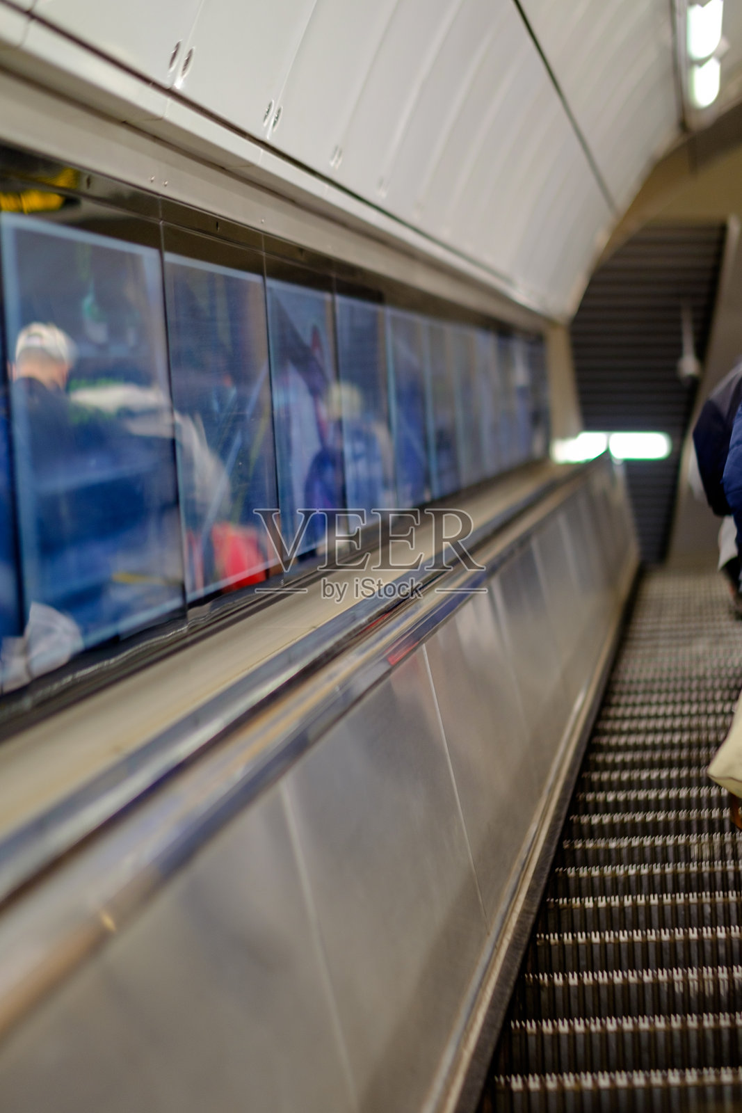 地铁自动扶梯照片摄影图片