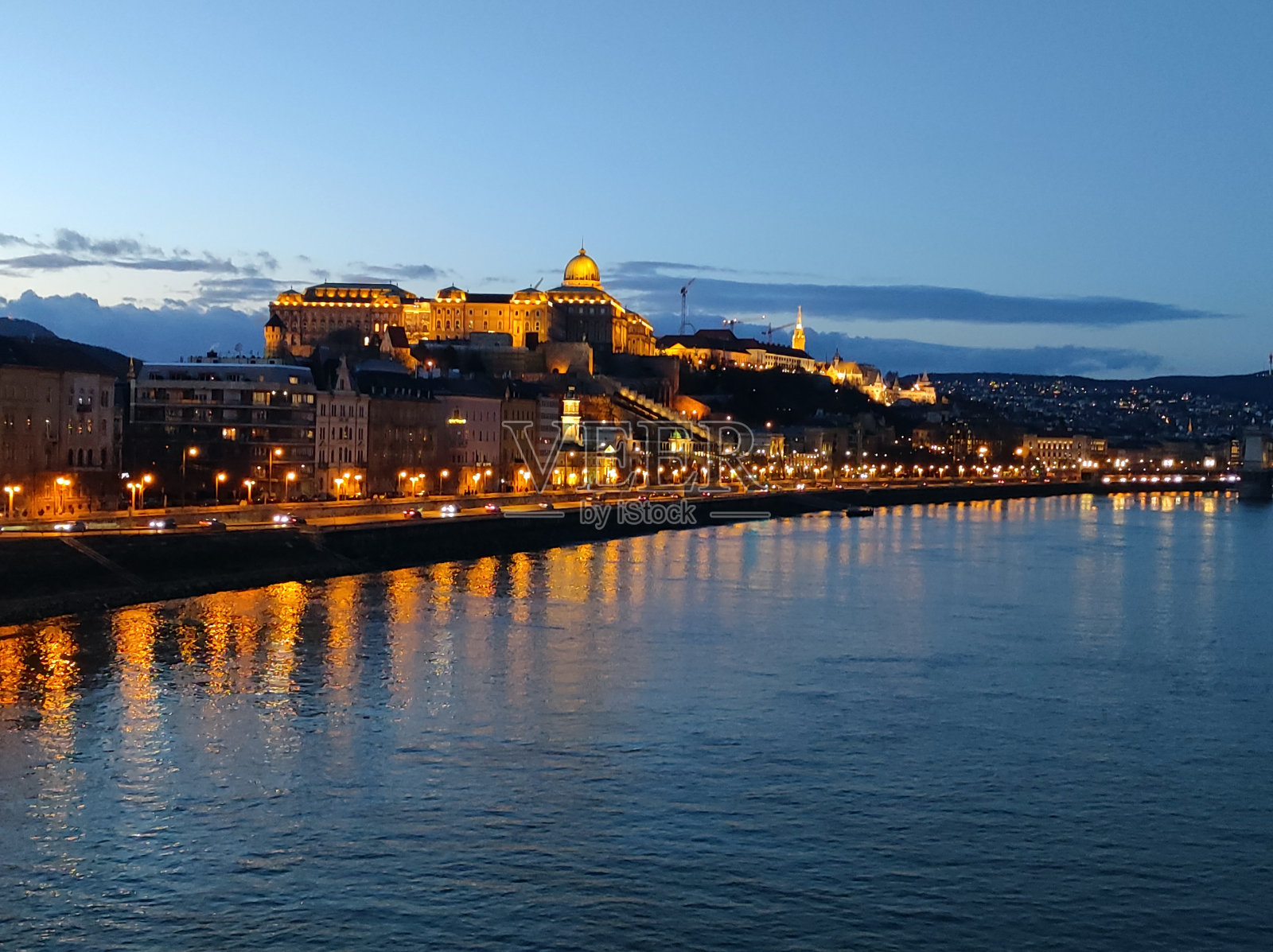 布达佩斯多瑙河的夜晚照片摄影图片