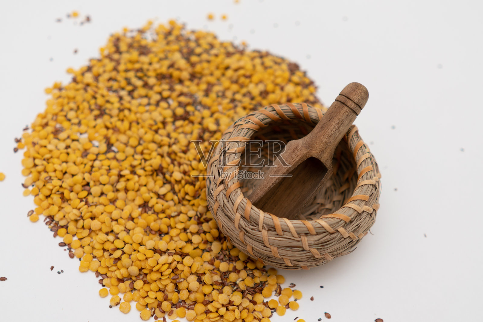 黄色扁豆和亚麻籽混合照片摄影图片