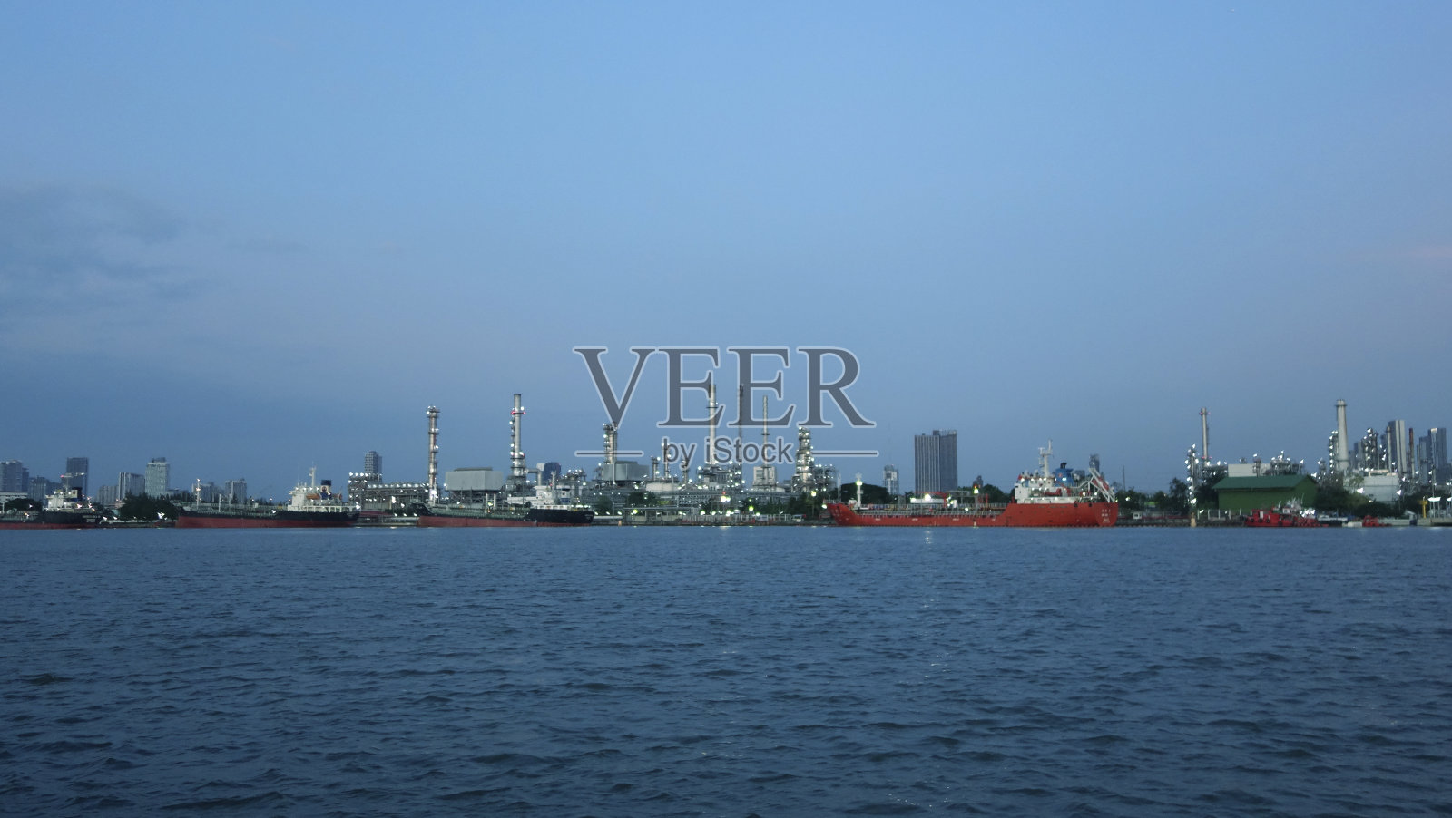 工厂夜景。曼谷照片摄影图片