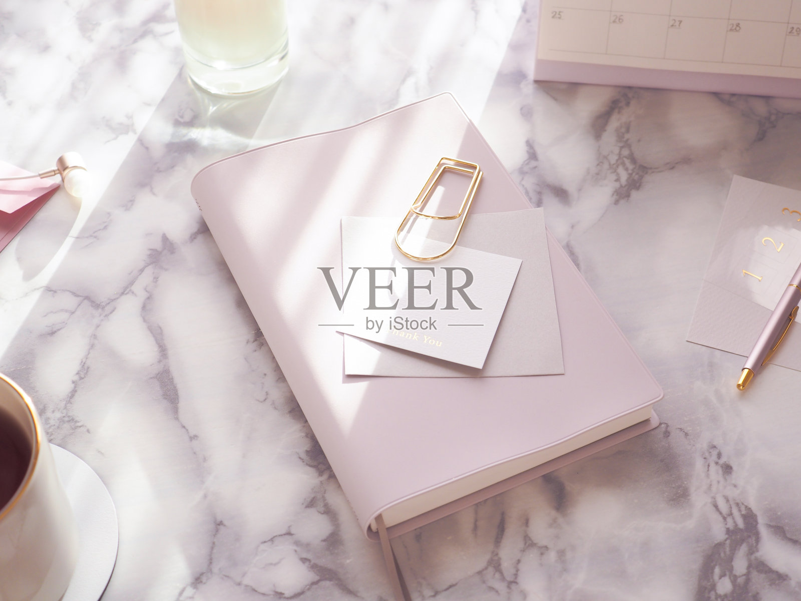 大理石女性办公桌，工作空间形象照片摄影图片