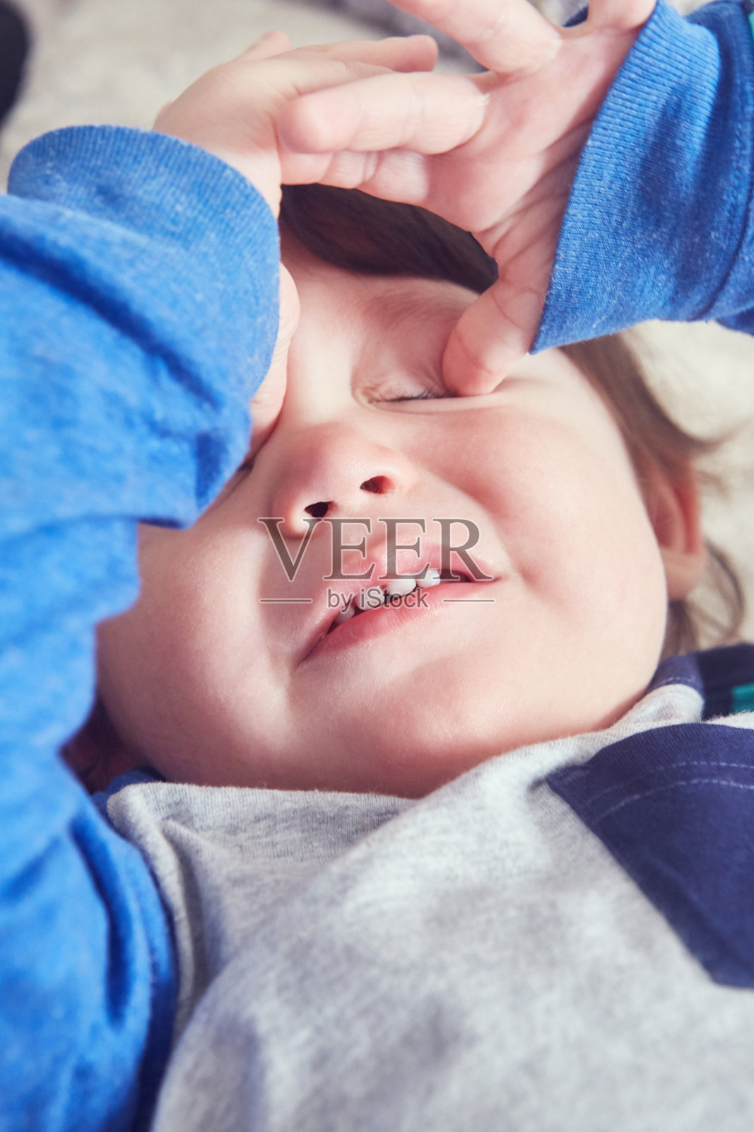 幼儿的面部表情照片摄影图片