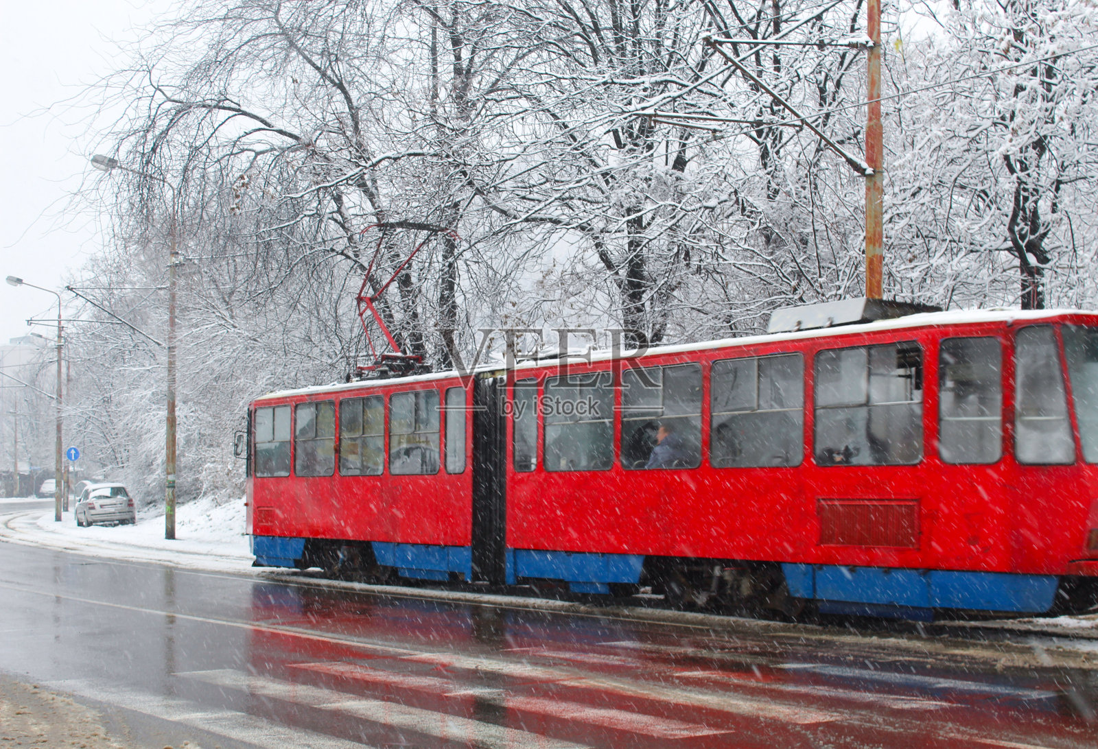 红色的有轨电车照片摄影图片