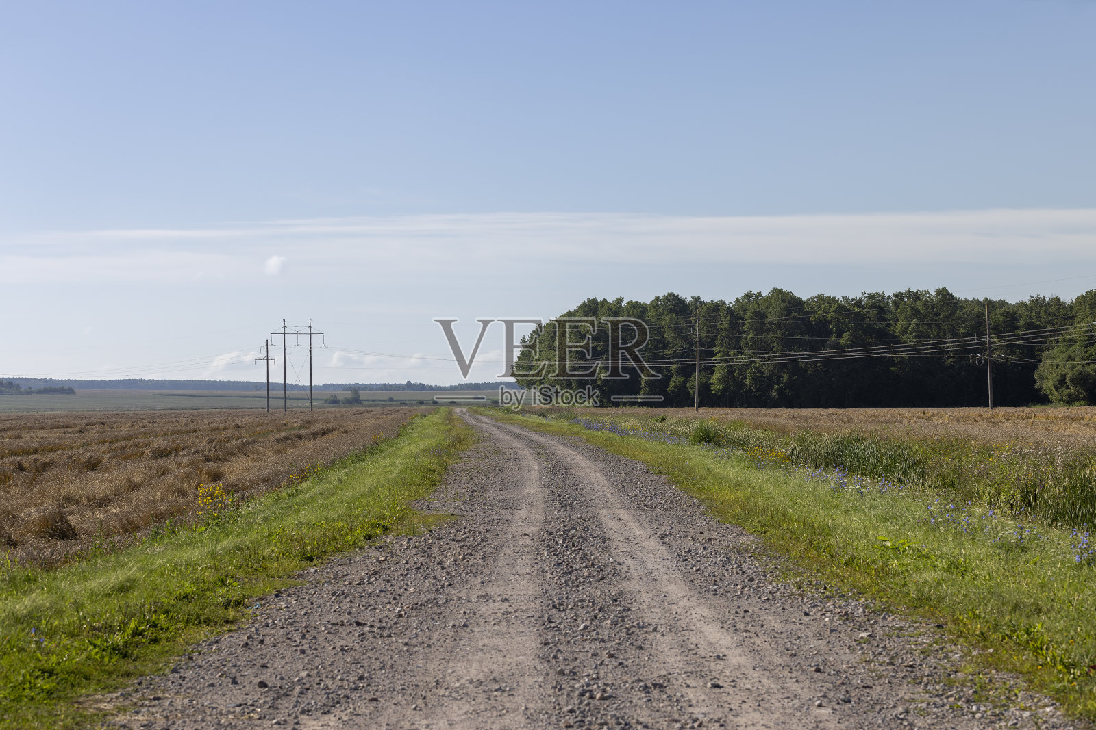 农村地区未铺设的公路照片摄影图片