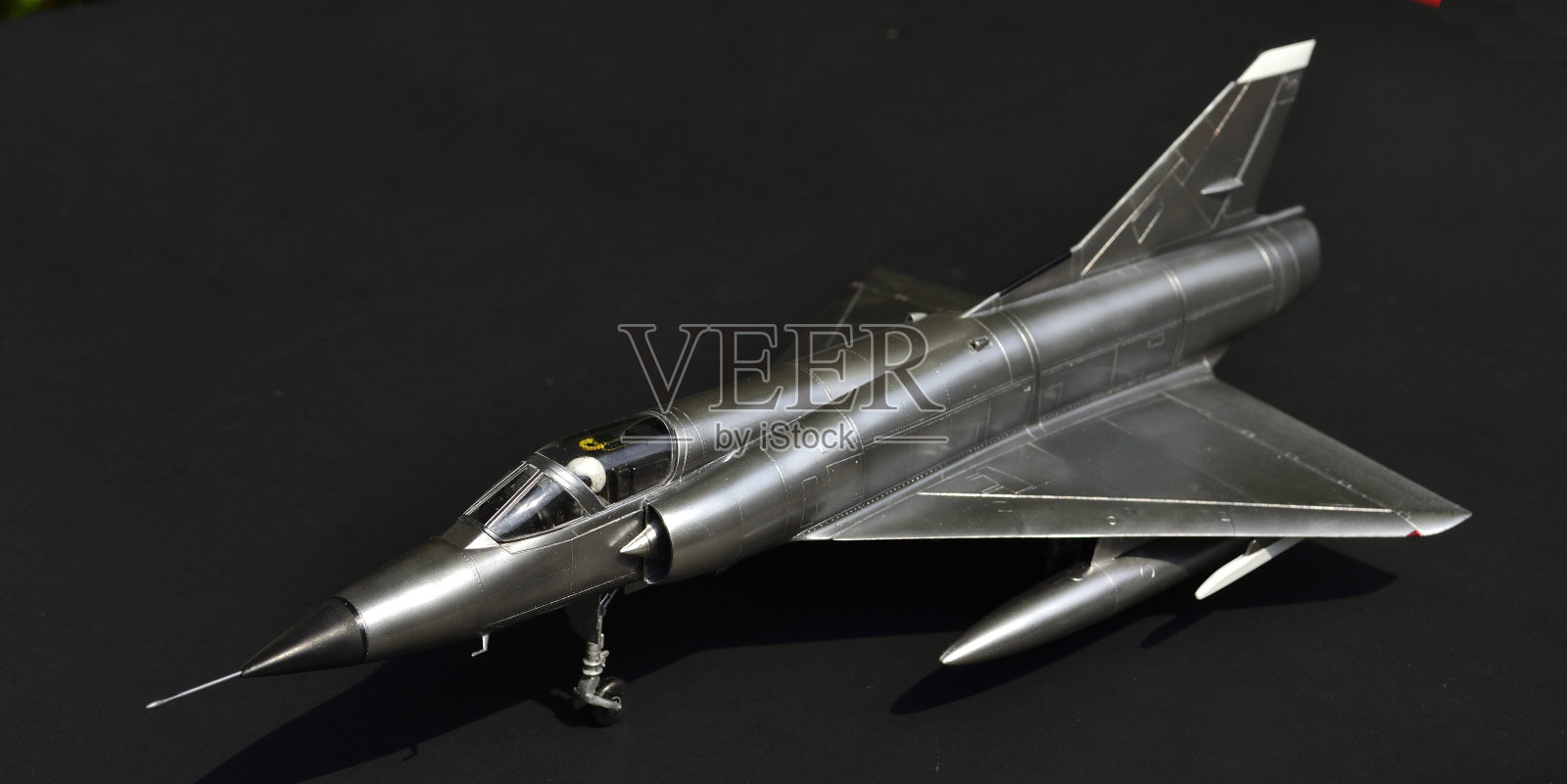 左侧裸金属色幻影III模型。照片摄影图片