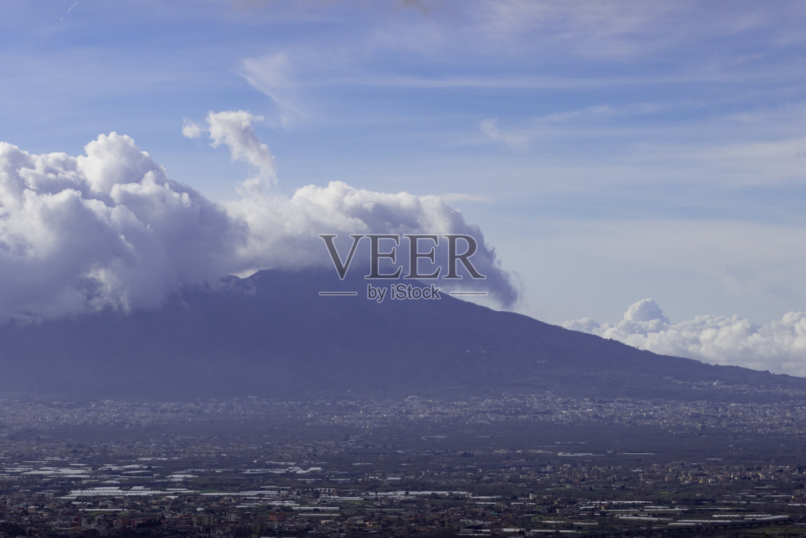 维苏威火山云景照片摄影图片