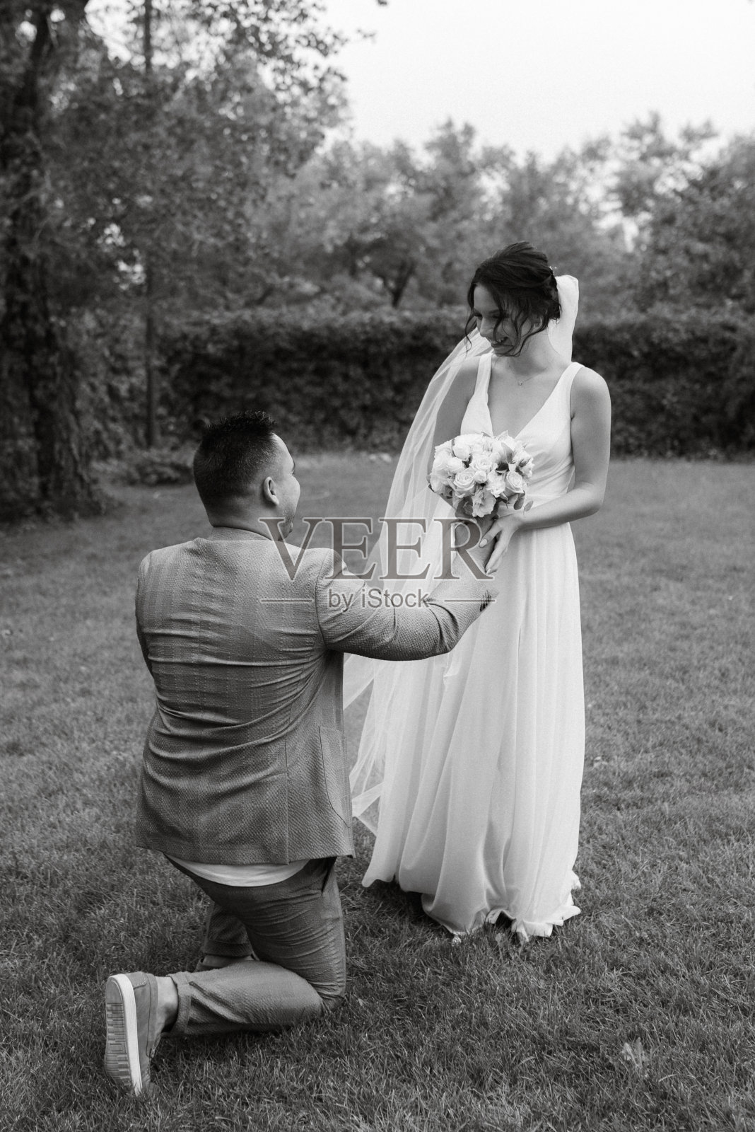 新郎新娘的第一次见面照片摄影图片