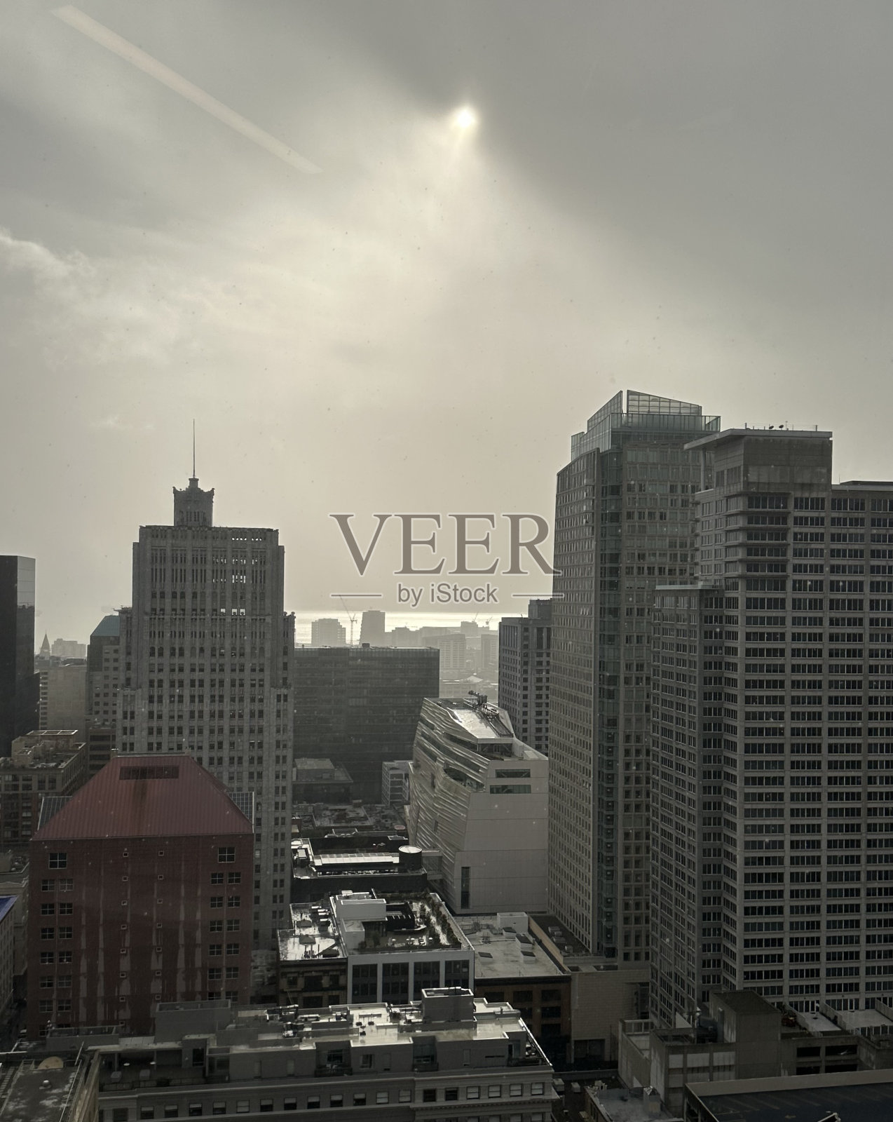 在一个灰色的冬日竞争的天空——旧金山，加利福尼亚照片摄影图片