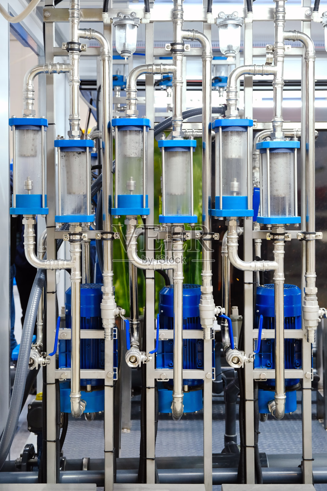 用于农业的过滤溶液系统的特写。照片摄影图片