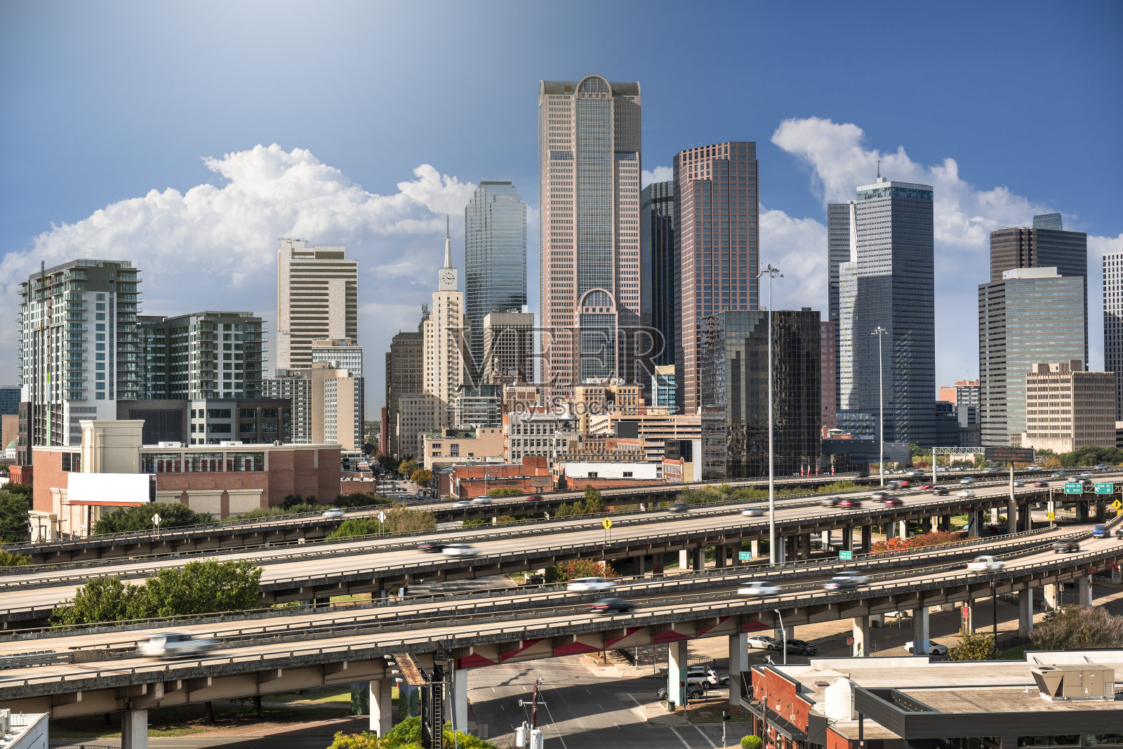 在美国德克萨斯州达拉斯市的建筑的市中心城市天际线视图照片摄影图片