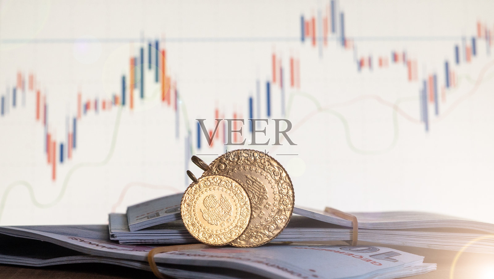 土耳其货币上有四分之一金币和满金币照片摄影图片