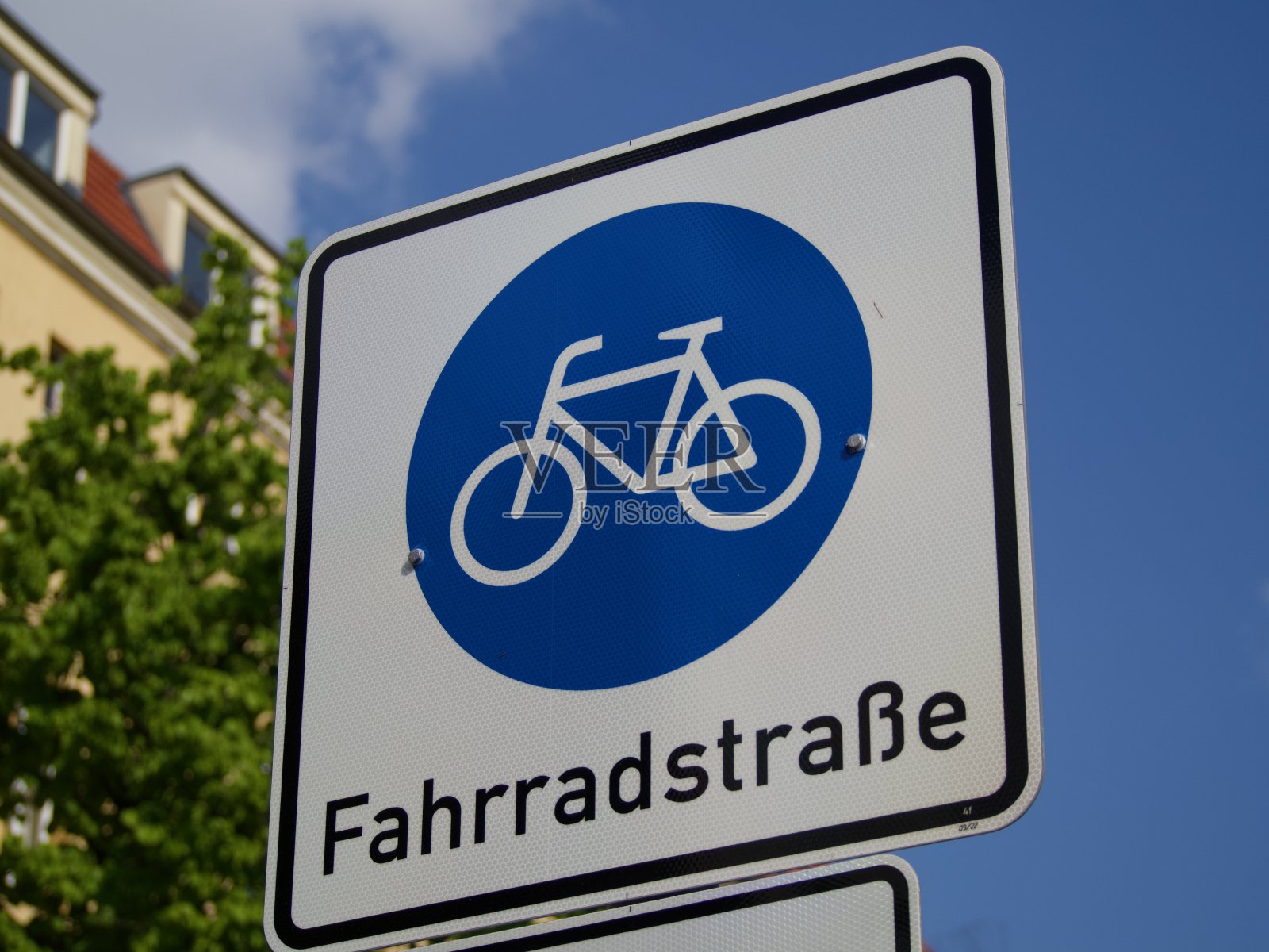 自行车道尽头的路标照片摄影图片