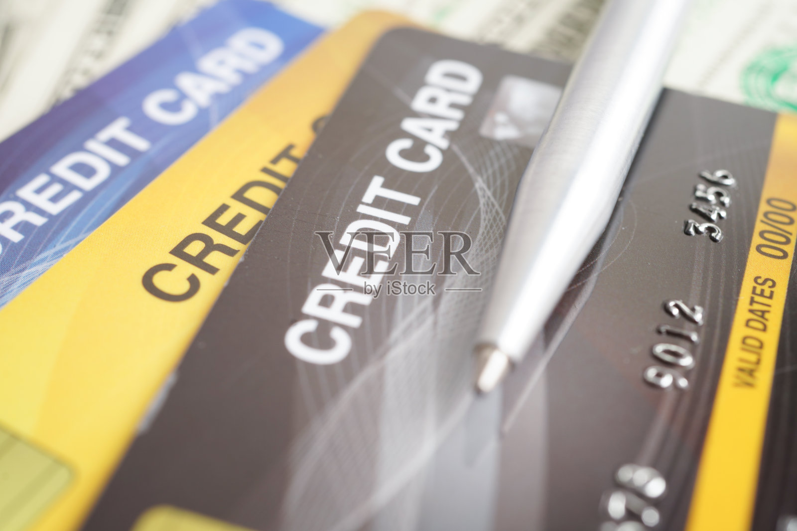 信用卡为网上购物、安全金融的经营理念。照片摄影图片