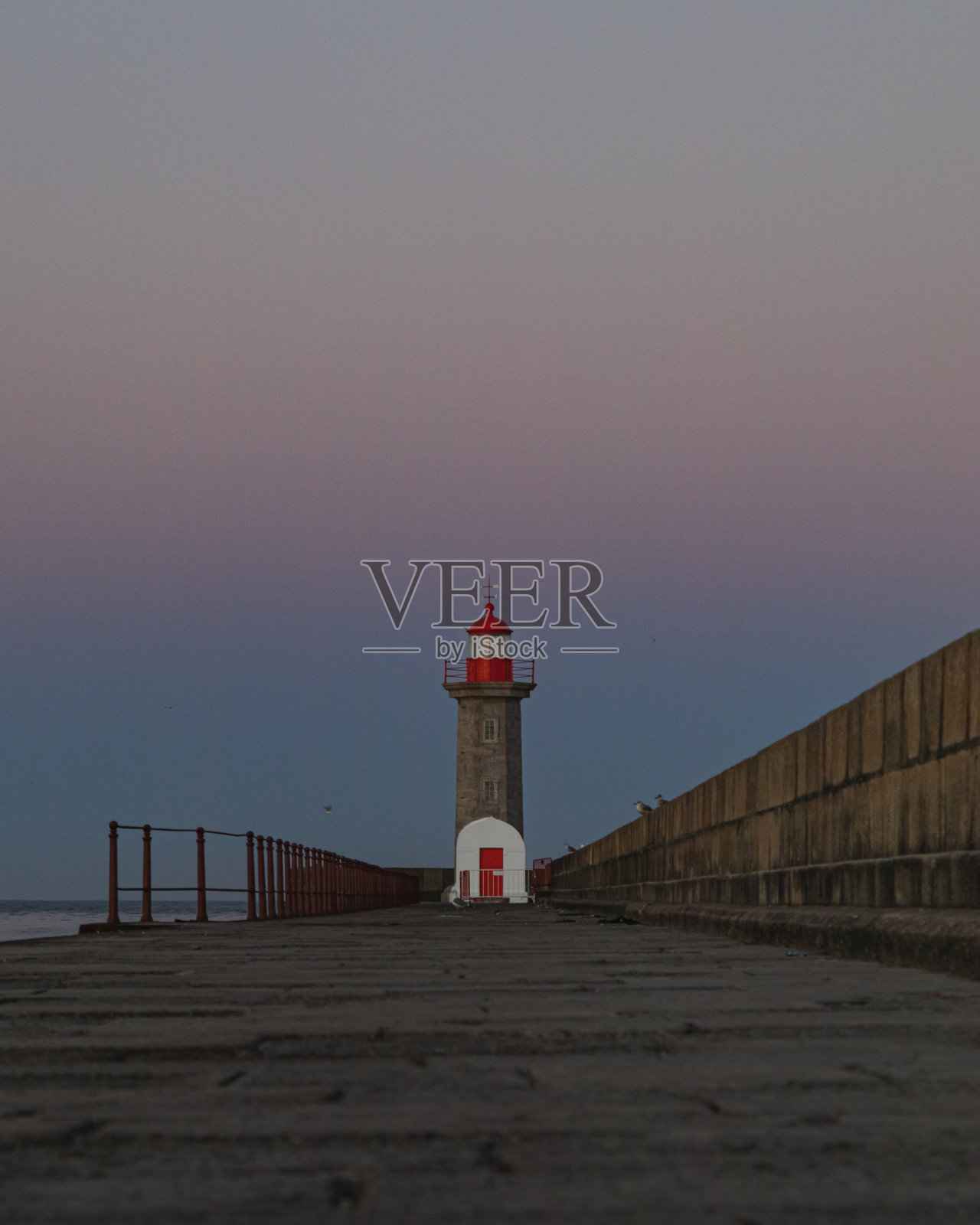 黎明之光:日出时的Felgueiras灯塔照片摄影图片