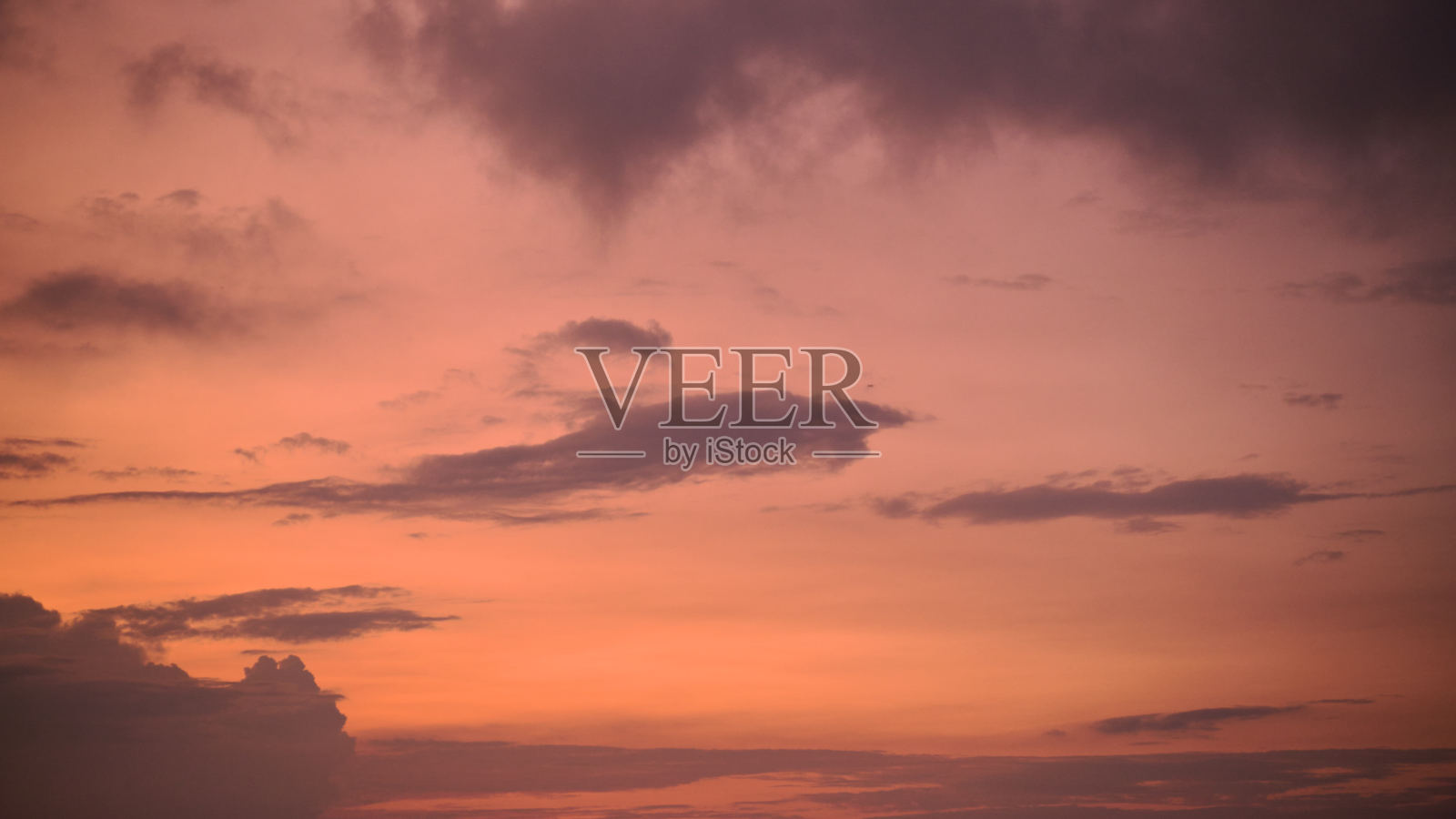 美丽的橙色天空:大自然调色板的迷人展示照片摄影图片