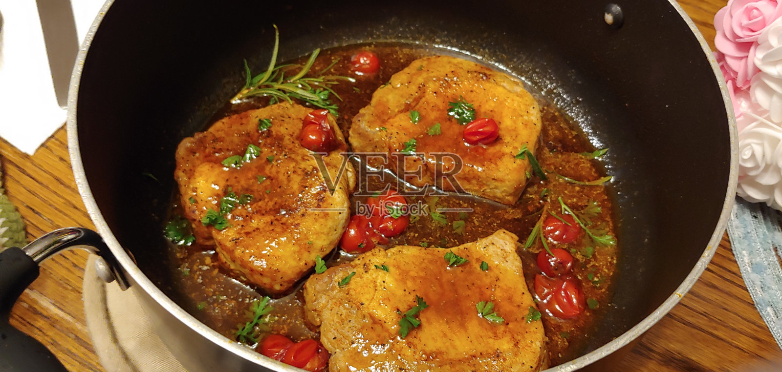 七彩猪排照片摄影图片