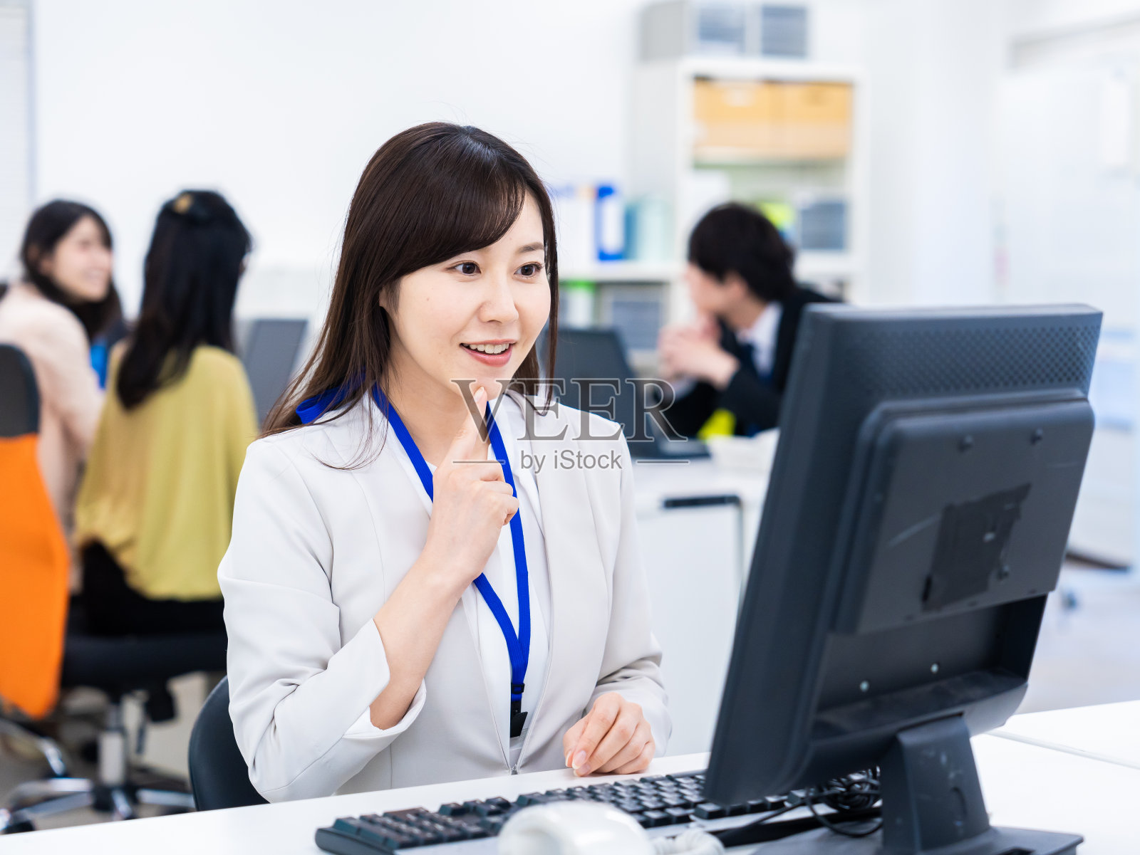 刚刚想出一个主意的女商人照片摄影图片