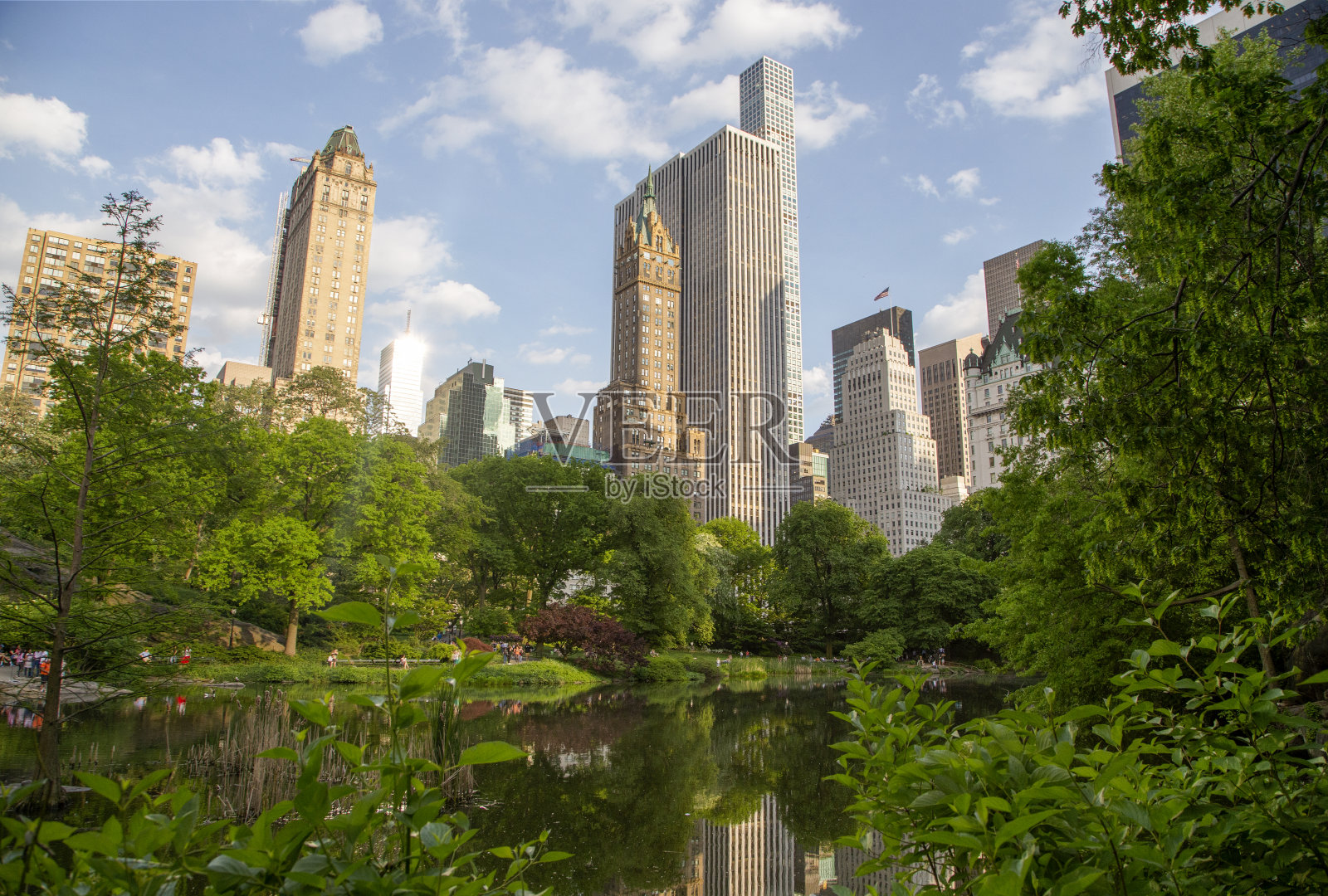 城市景观宁静，探索在纽约市中心的中央公园与您的建筑照片摄影图片