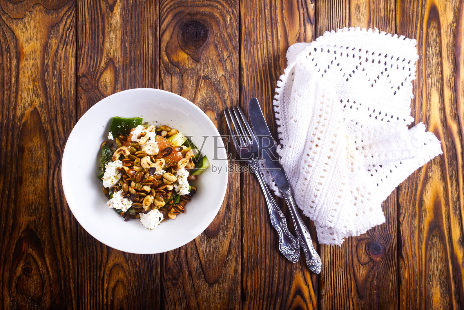 沙拉配蔬菜和羊奶酪照片摄影图片