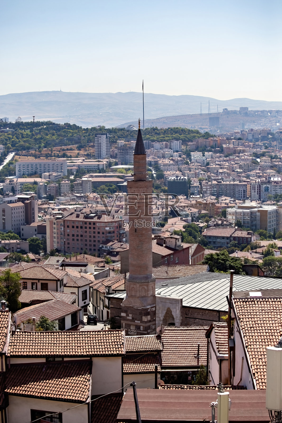 从安卡拉老城堡俯瞰安卡拉城，屋顶鸟瞰图，日落时分的城市景观，土耳其照片摄影图片
