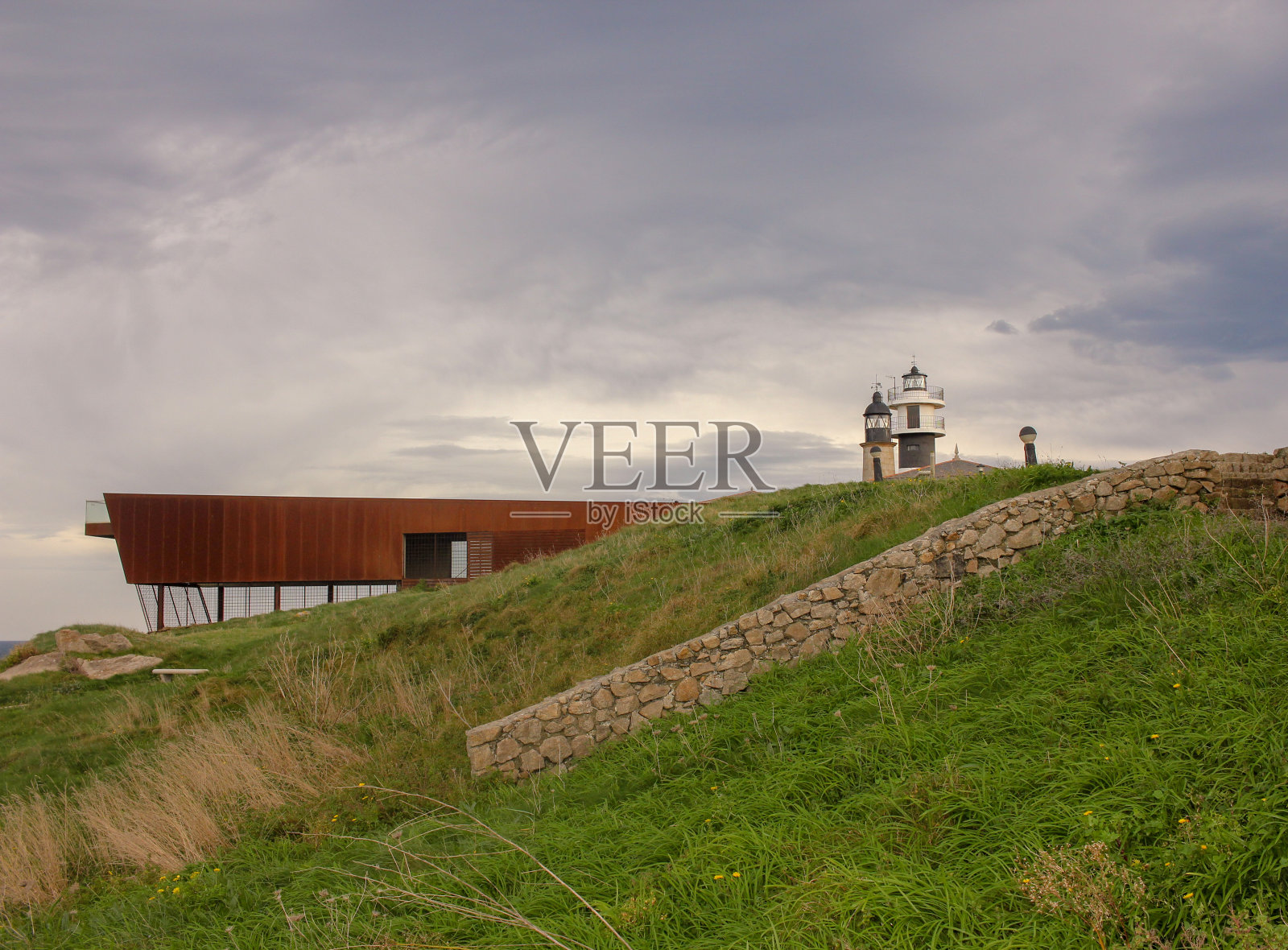 圣奇布拉奥灯塔上空阴云密布照片摄影图片