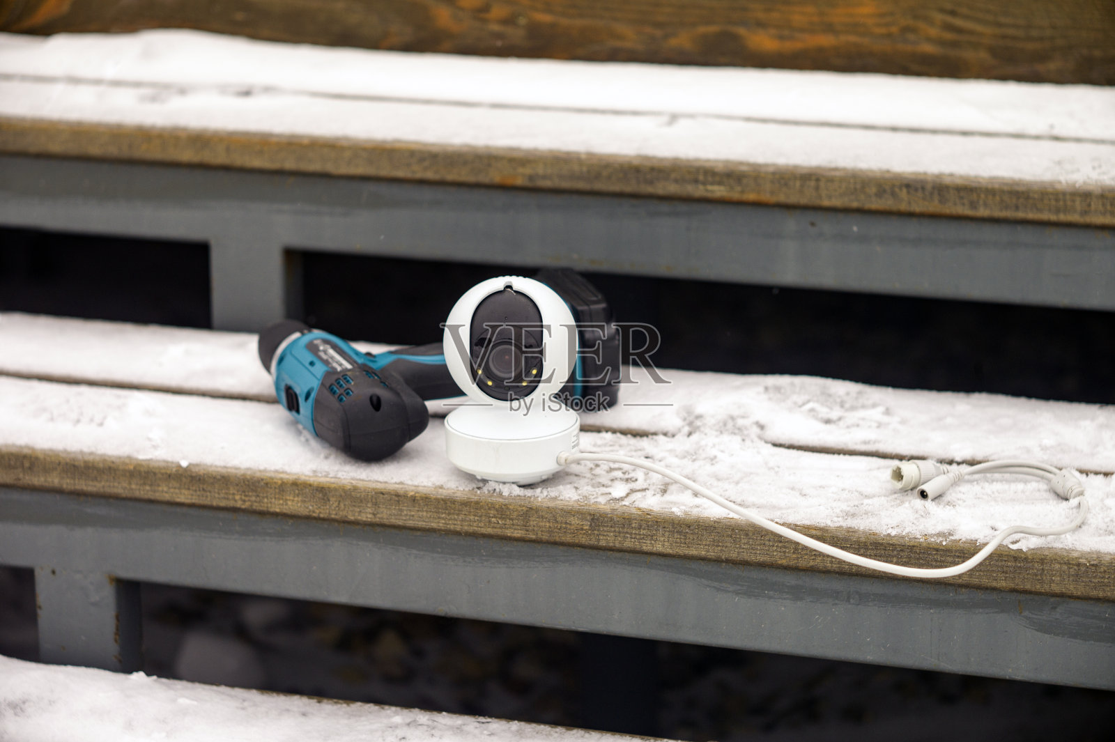 监控摄像头和钻头照片摄影图片