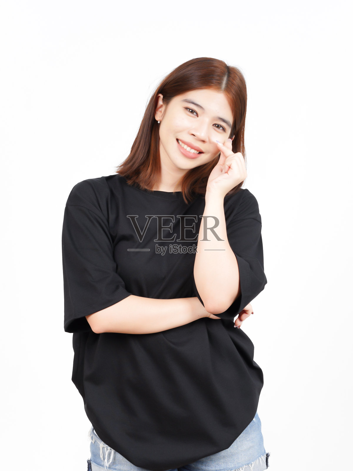 在白色背景上孤立的美丽亚洲女人的韩国爱的手指照片摄影图片