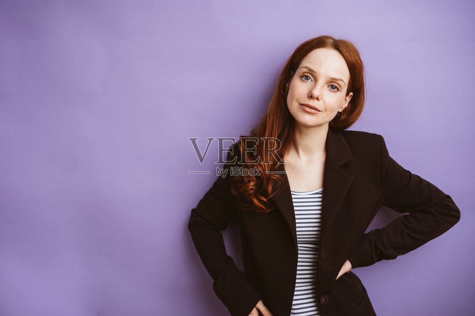 商务女性精致的工作室Look照片摄影图片