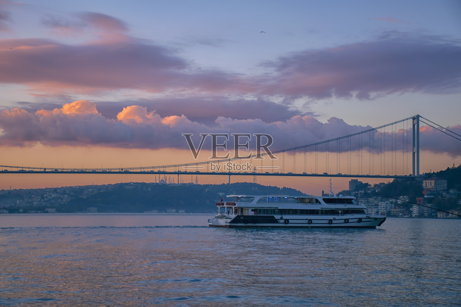 伊斯坦布尔法赫提苏丹穆罕默德桥的景色照片摄影图片