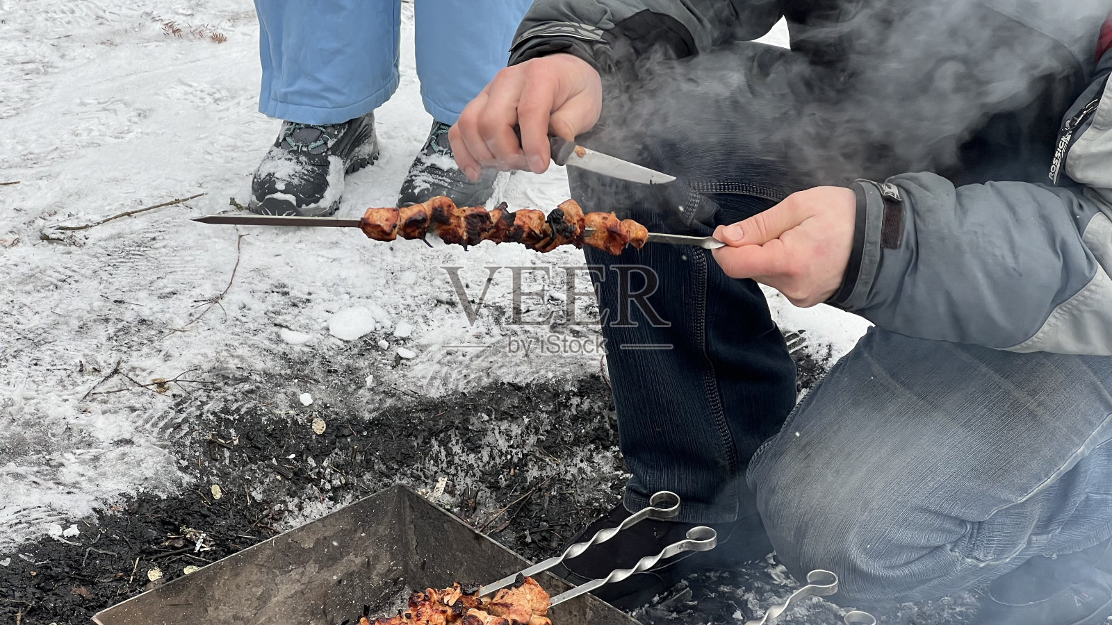 野餐时的烧烤照片摄影图片