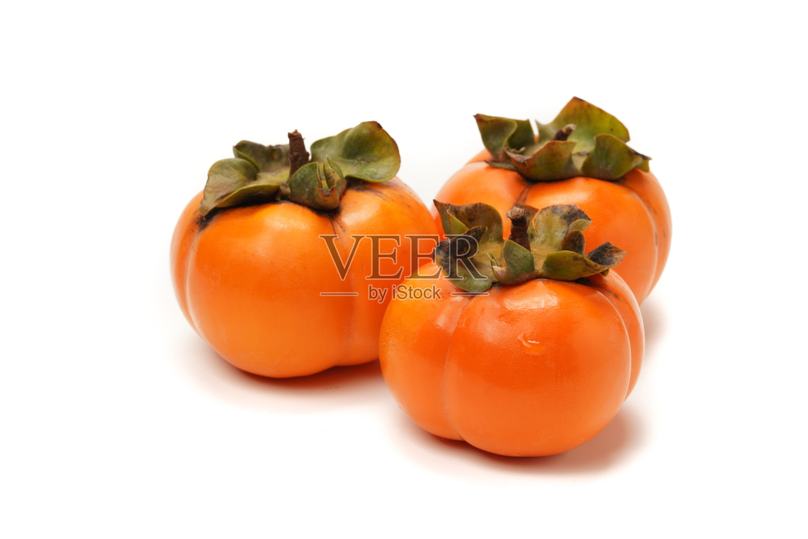 白色底色，橙色鲜柿子照片摄影图片