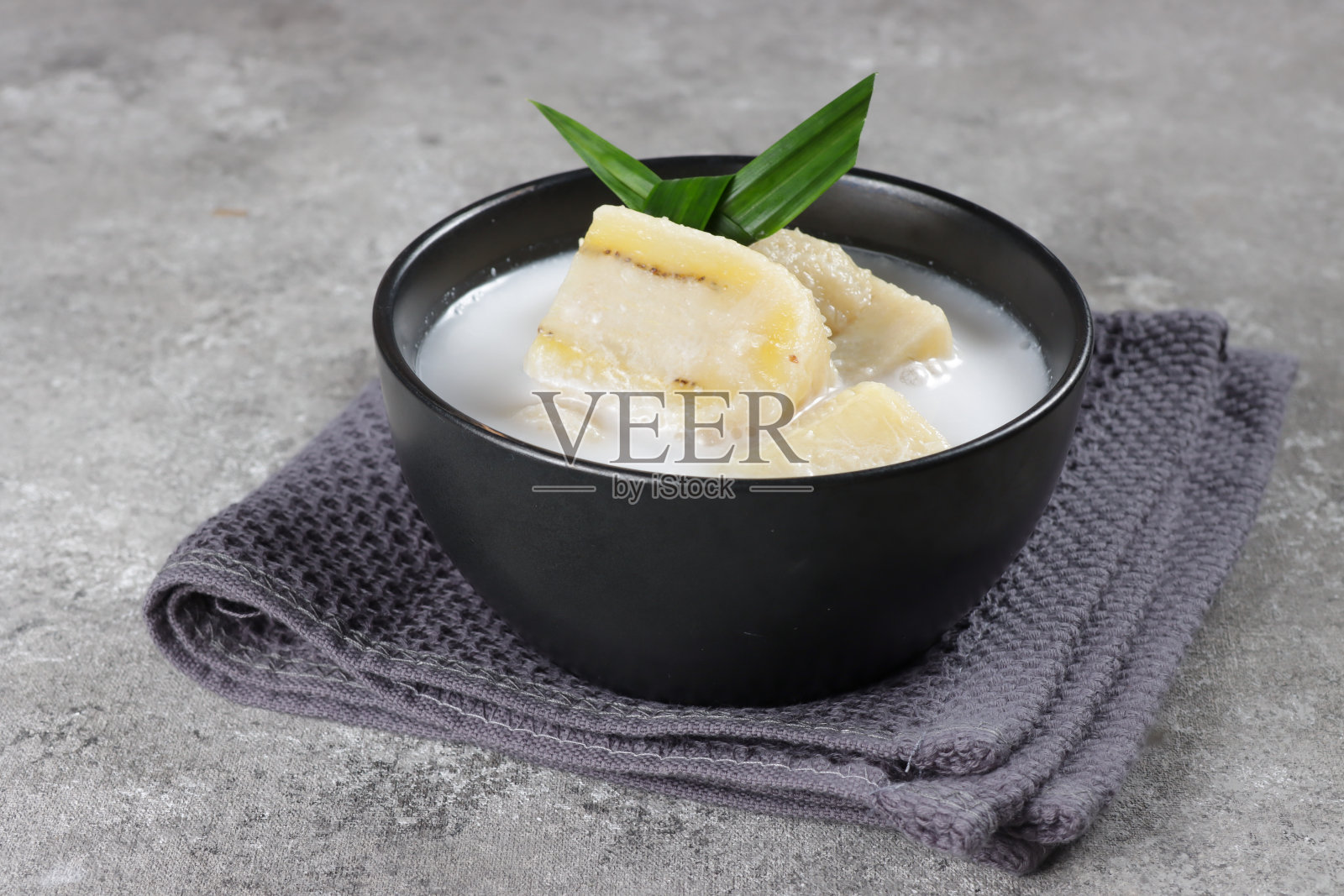 泰式甜点椰奶水煮香蕉照片摄影图片