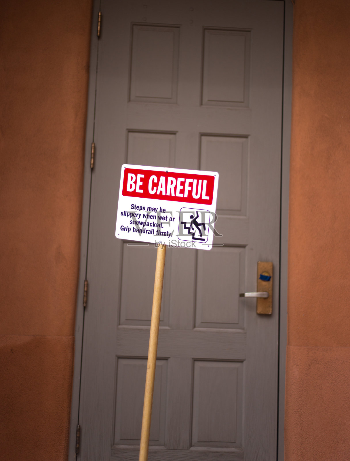 小心标志:台阶可能很滑照片摄影图片