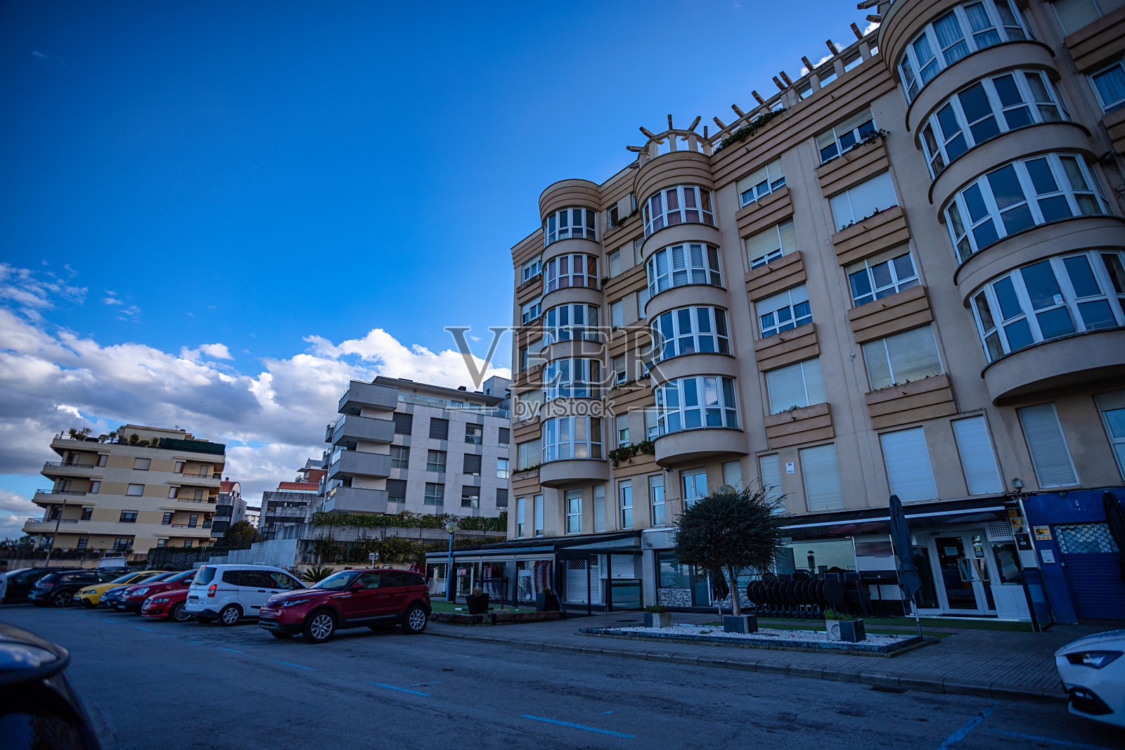 西班牙北部比斯开湾沿岸的小镇照片摄影图片