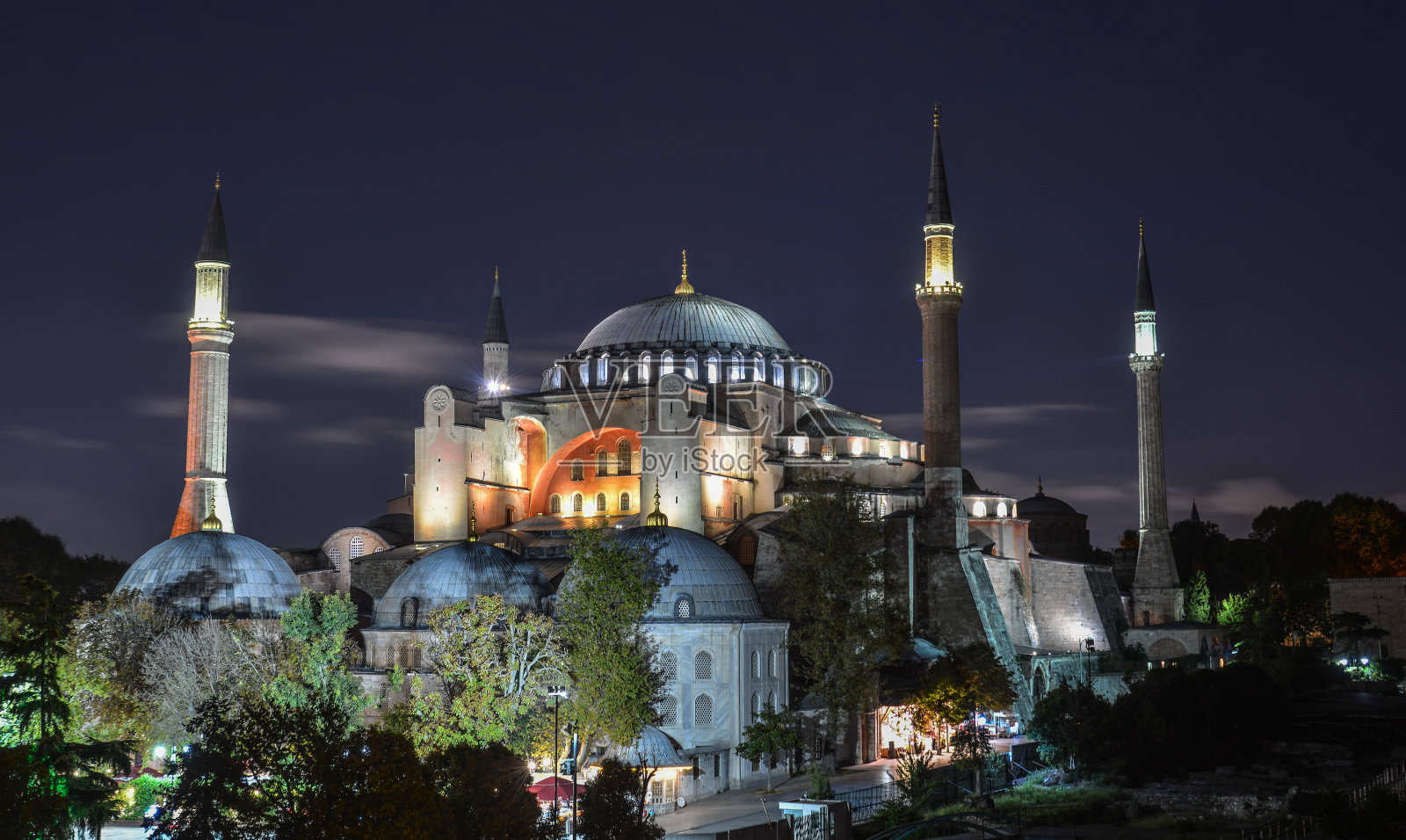 土耳其伊斯坦布尔夜间的古清真寺照片摄影图片