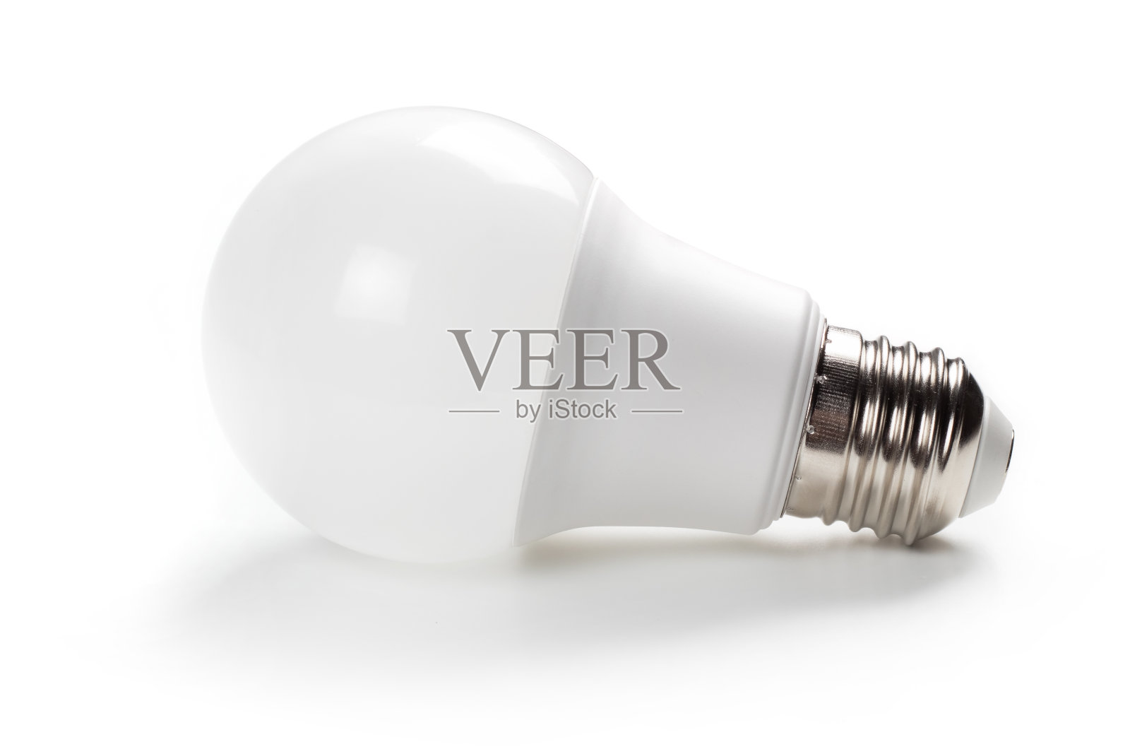 LED灯泡隔离在白色背景上照片摄影图片