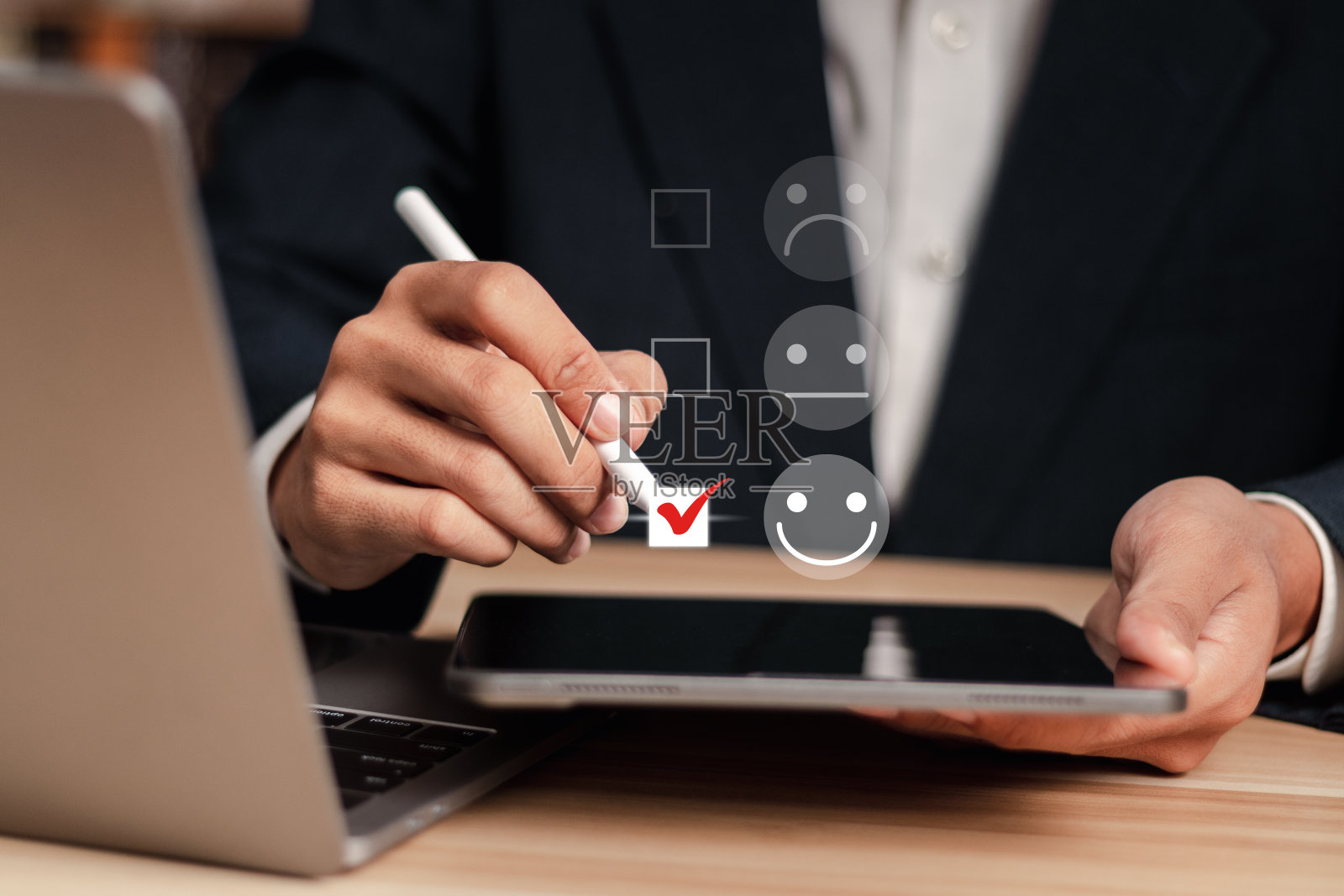 商人评价客户服务5星。客户评估。顾客满意度调查概念。照片摄影图片