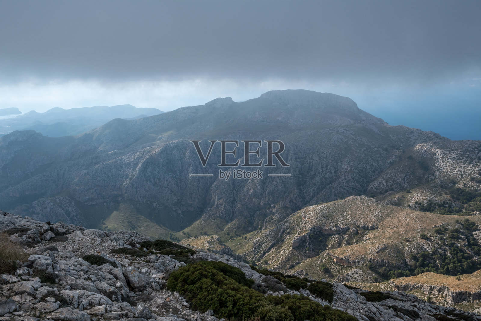 马略卡岛令人印象深刻的岩石和悬崖全景照片摄影图片