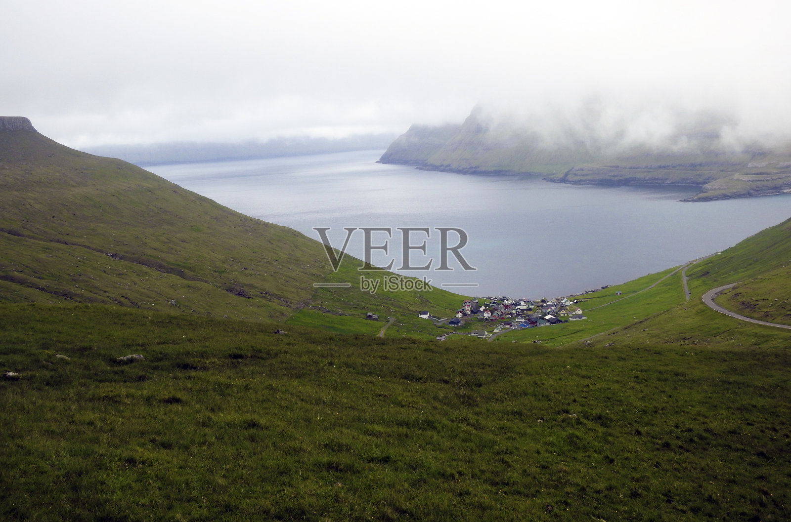 丹麦法罗群岛的Eysturoy镇照片摄影图片