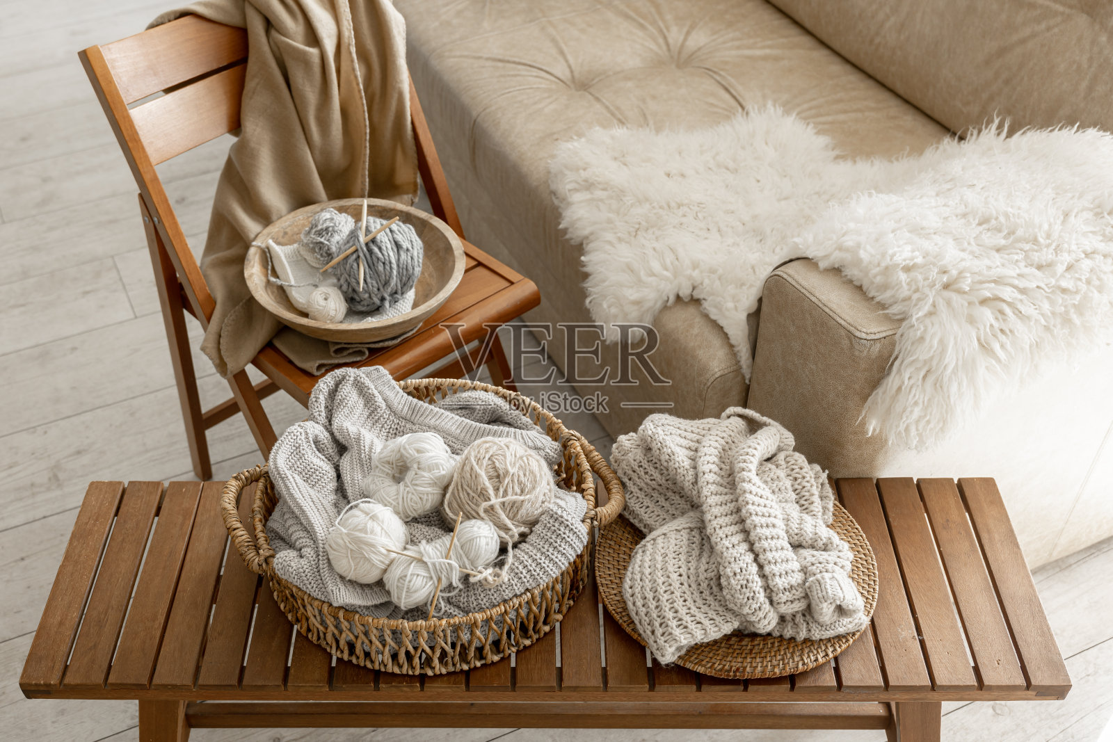 在房间内部编织的线，一个舒适的组成与纱线。照片摄影图片