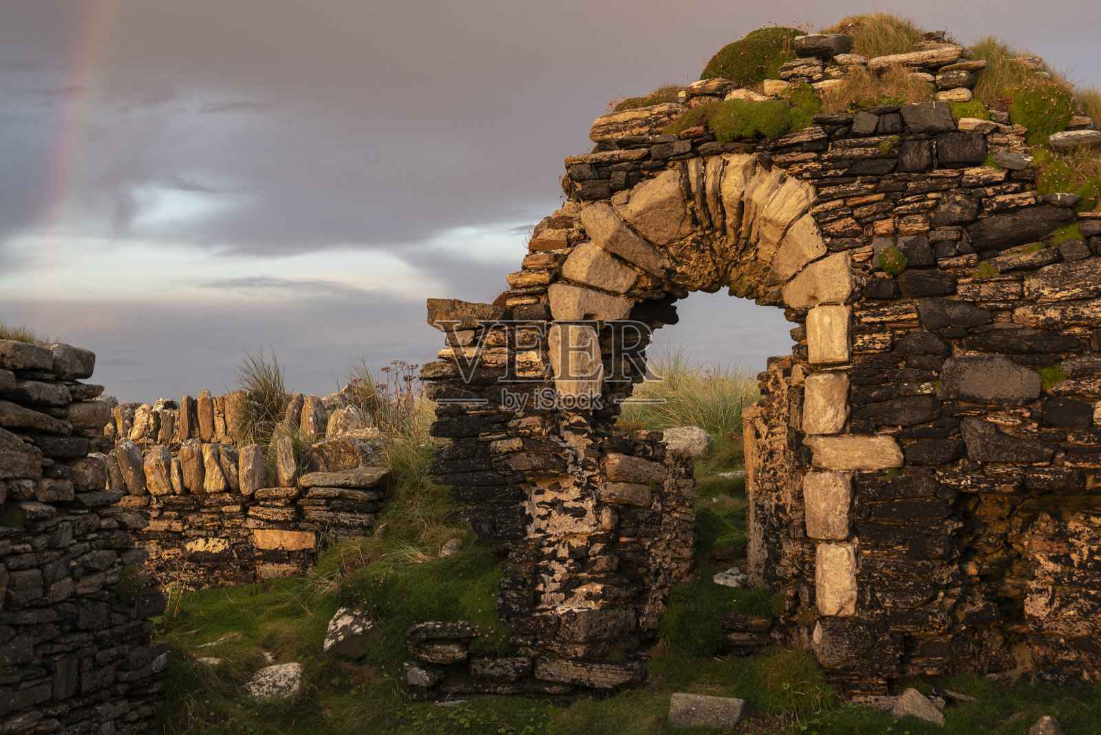 爱尔兰梅奥，穆雷，十字修道院日落照片摄影图片