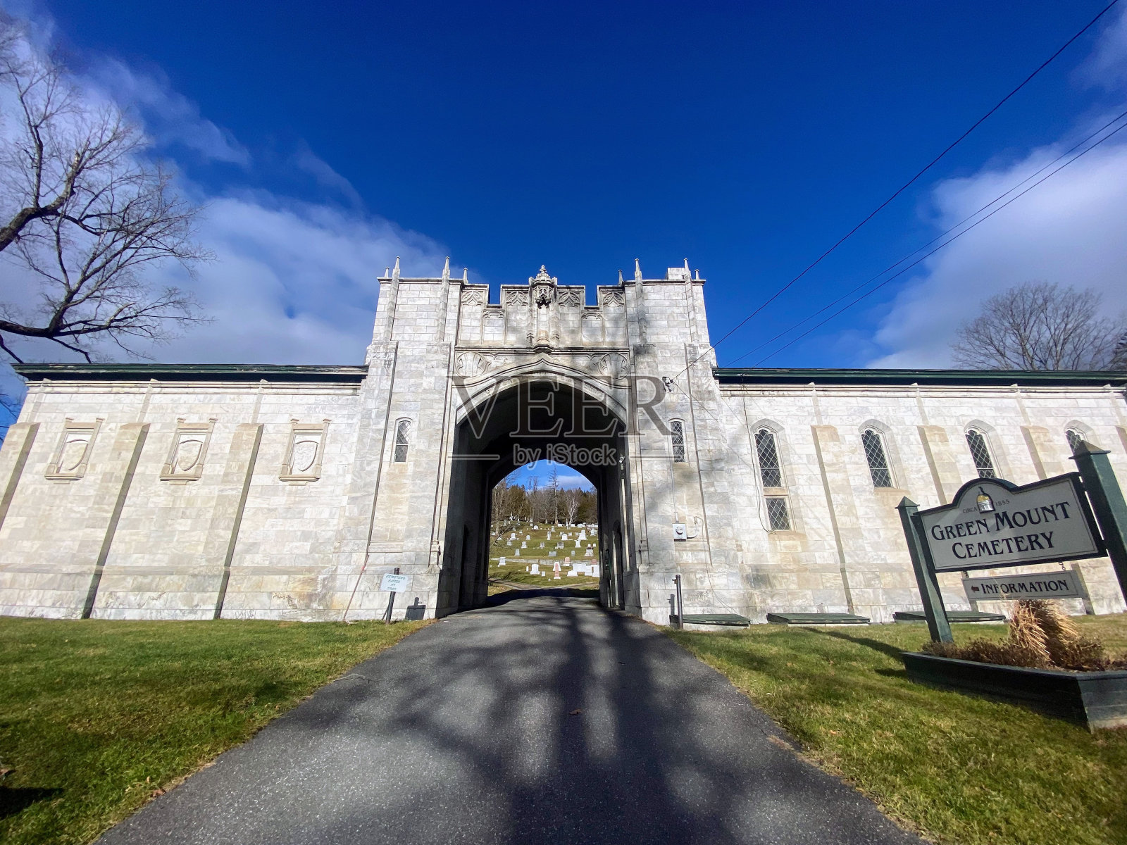 青山坟场入口照片摄影图片