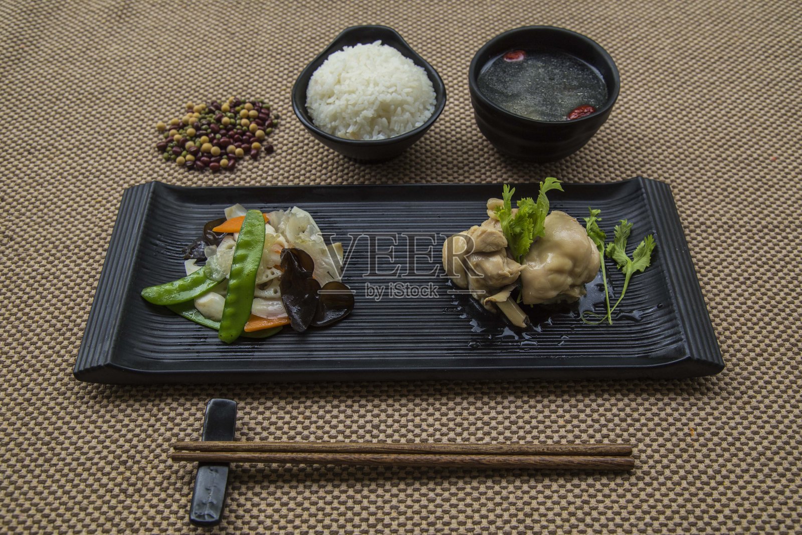 孕妇吃照片摄影图片