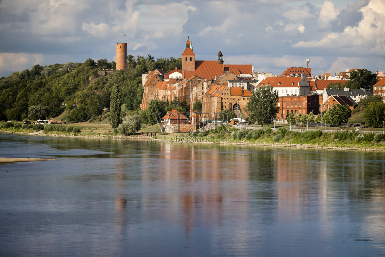 波兰度假——维斯瓦河畔格鲁济亚兹的中世纪老城区照片摄影图片